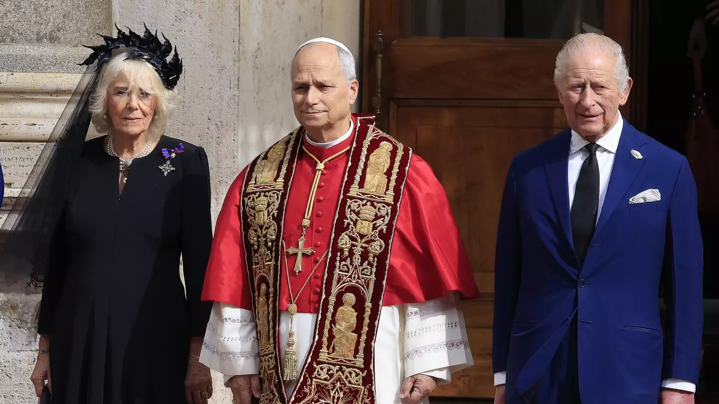 Detail in Queen Camilla’s outfit to meet the Pope leaves people confused