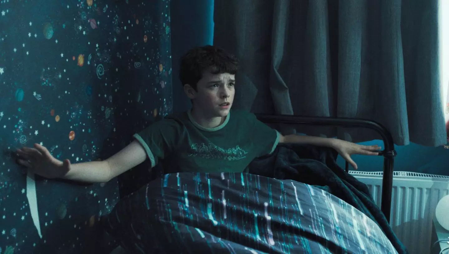 Viewers have pointed out this moment in the first episode, where a knife-shaped rip can be seen in the wallpaper (Netflix)