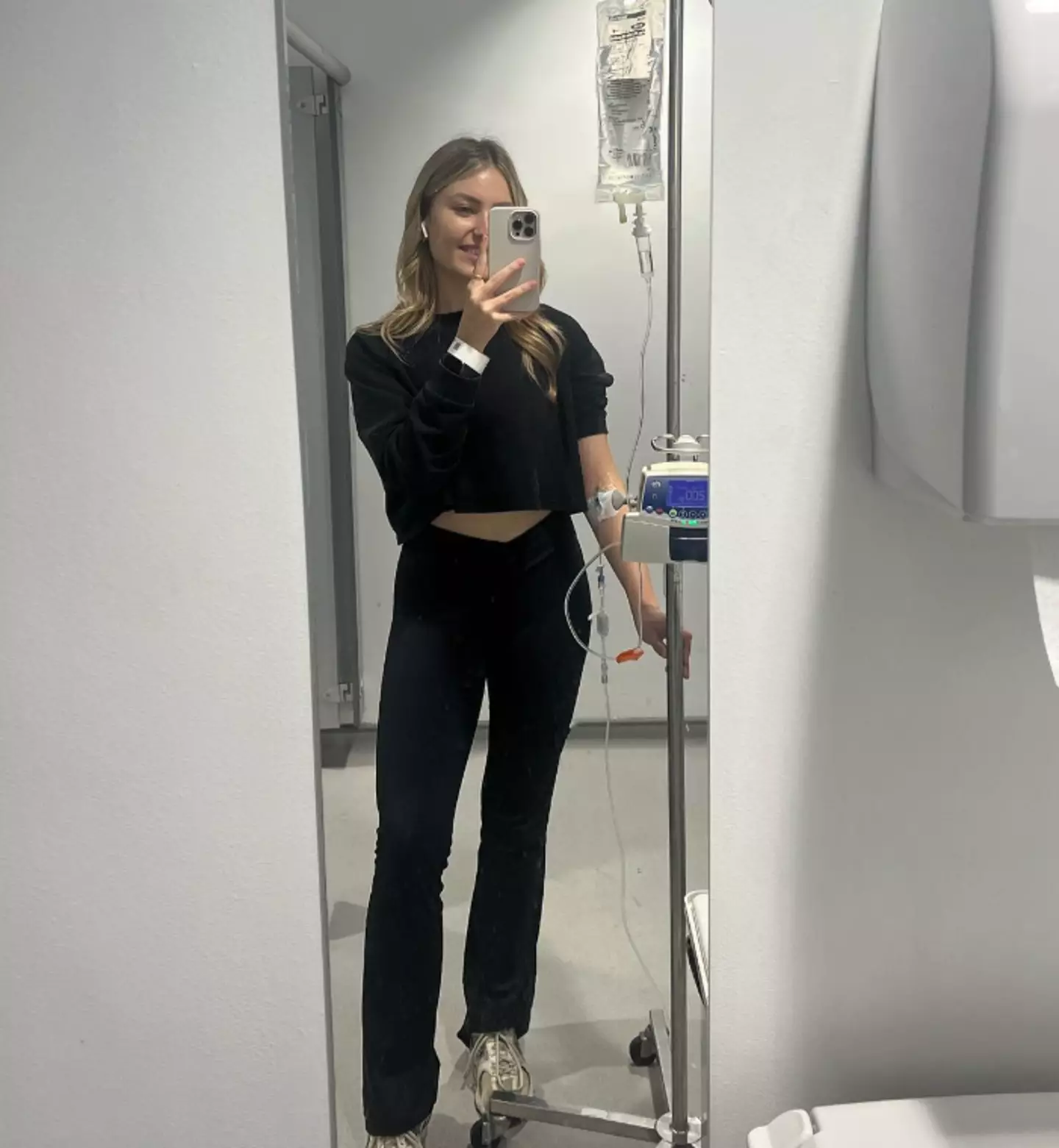 Amy raises awareness about MS and being a 'spoonie' (Instagram/@butyoudontlookill)