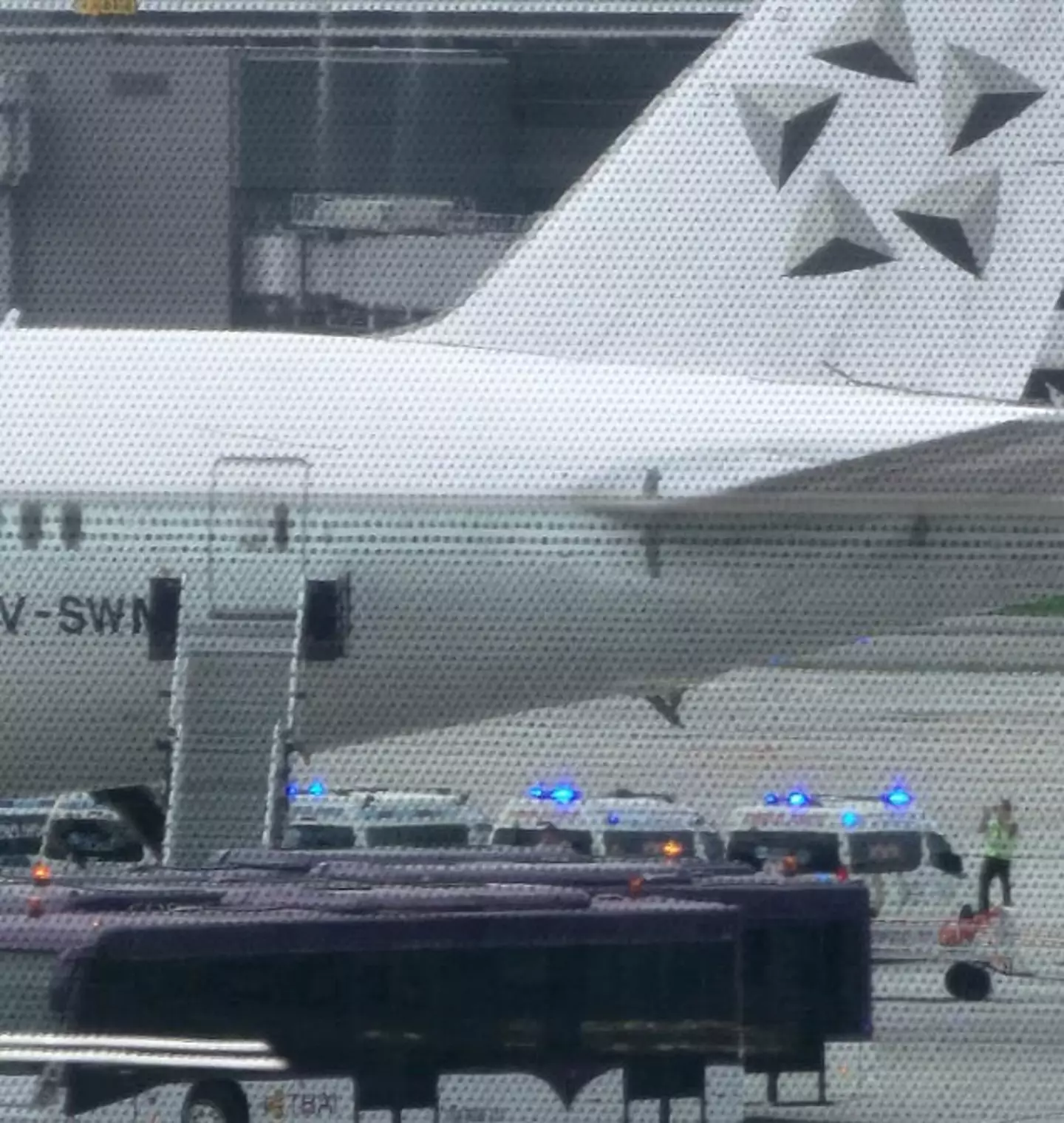 The aircraft plane dropped from an altitude of around 37,000 feet to 31,000 feet within just five minutes. (X/@JoanValls)