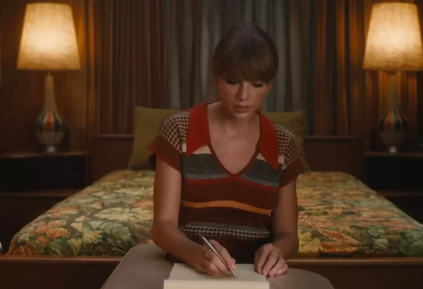 Swift still holds her pen in the same way (Republic Records)