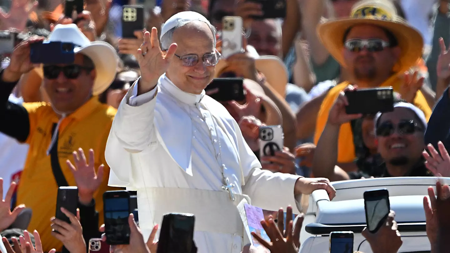 Pope Leo has everyone making the same point after his surprising act during Vatican visit goes viral