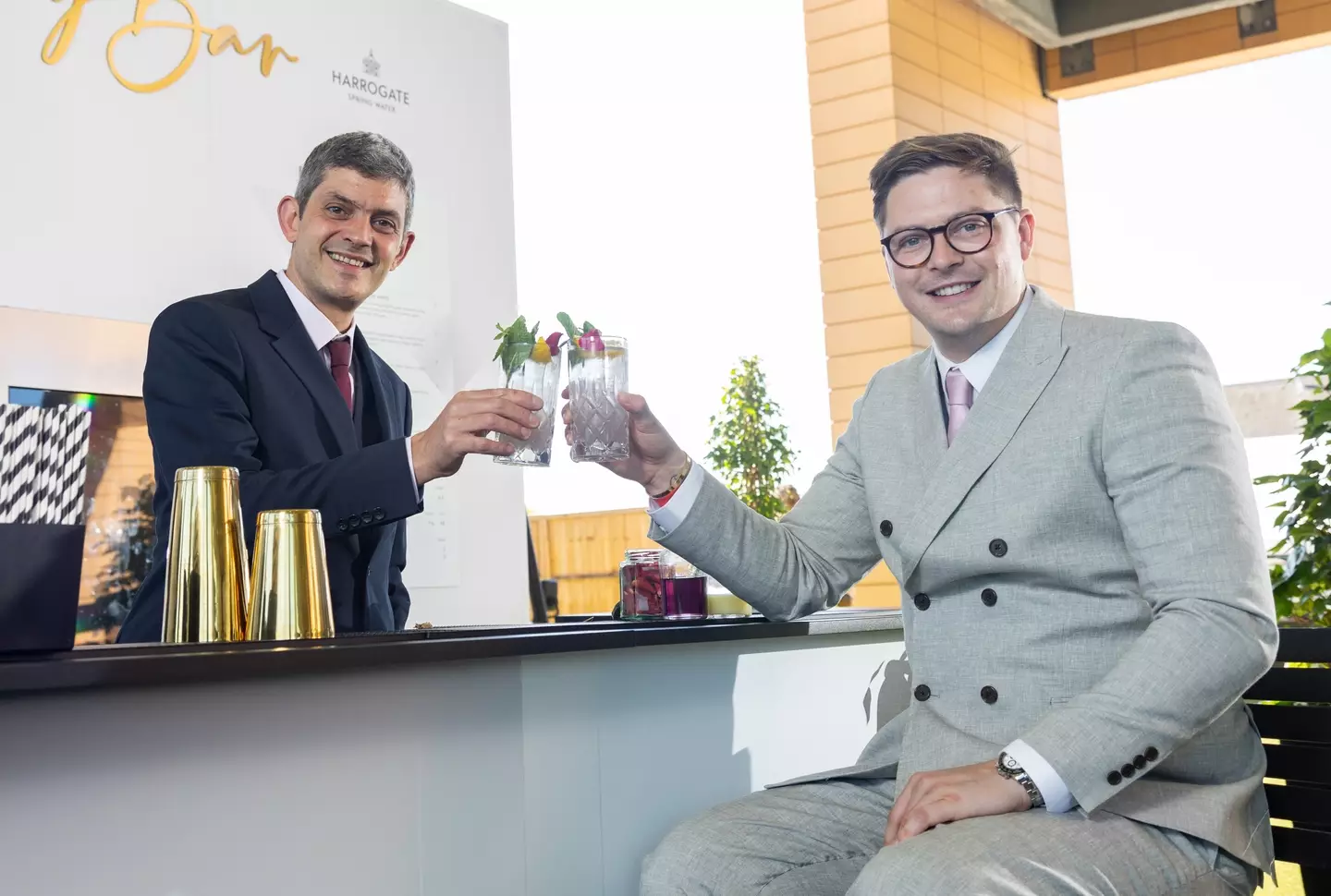 Dr Alex George has teamed up with Harrogate Spring Water to launch Royal Ascots first ever reduced and no alcohol** bar as part of Harrogate Spring Water’s initiative to encourage mindful drinking.