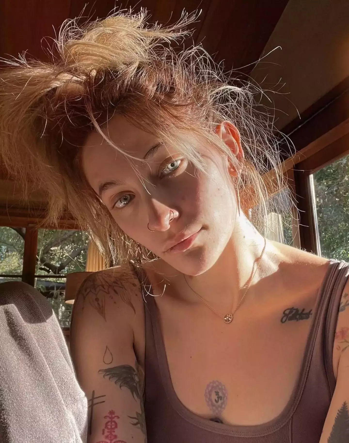 Paris Jackson covered up all of her signature tattoos for the 66th Annual Grammy Awards.