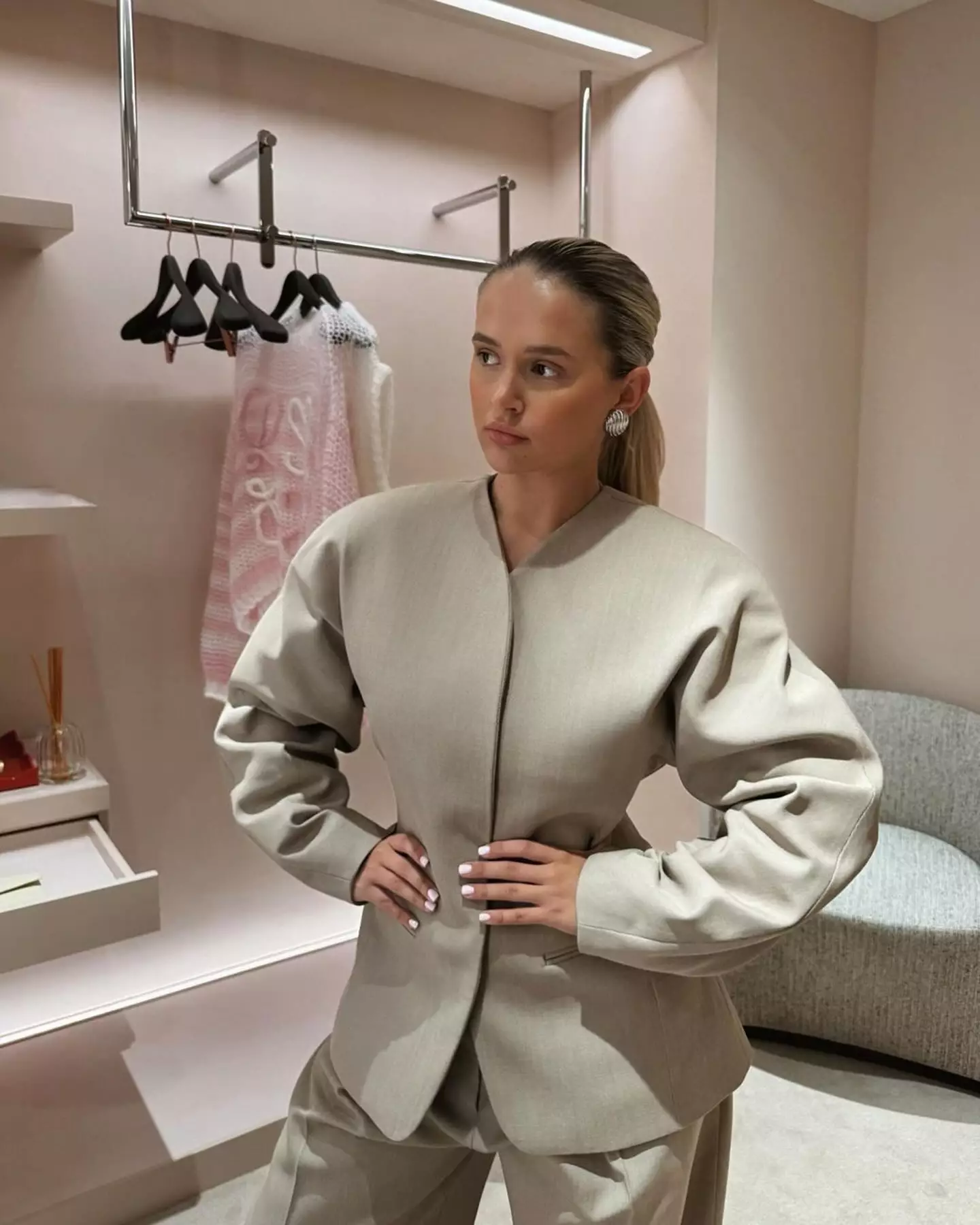 Fans noticed she wasn't wearing her ring in this picture too (Instagram/@mollymae)