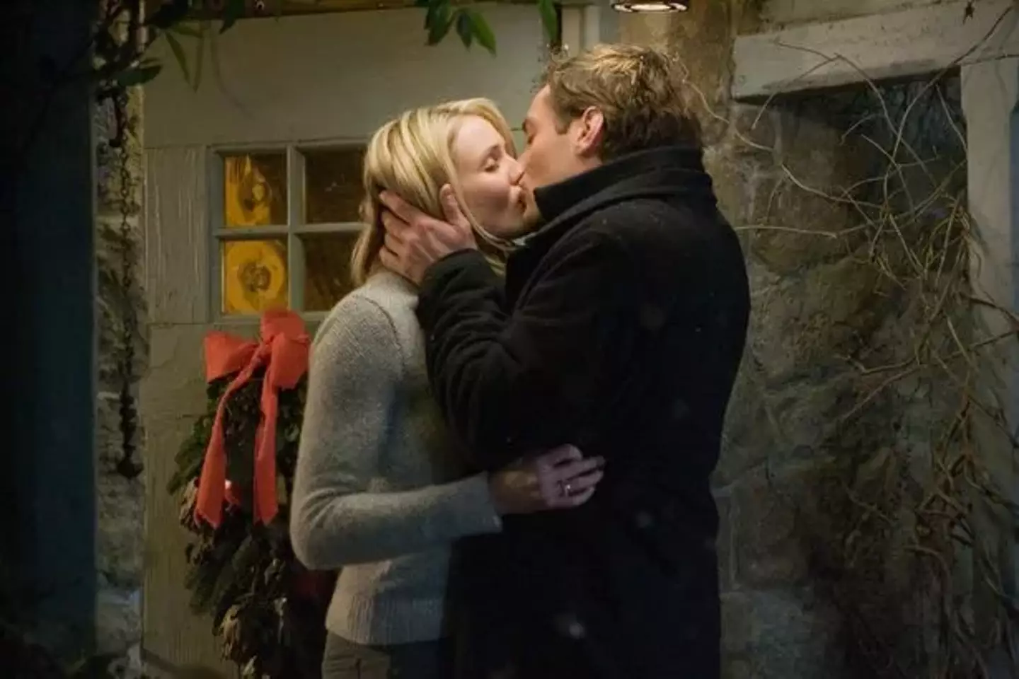 Jude Law made a bombshell admission about the cosy cottage in The Holiday (Universal Pictures)