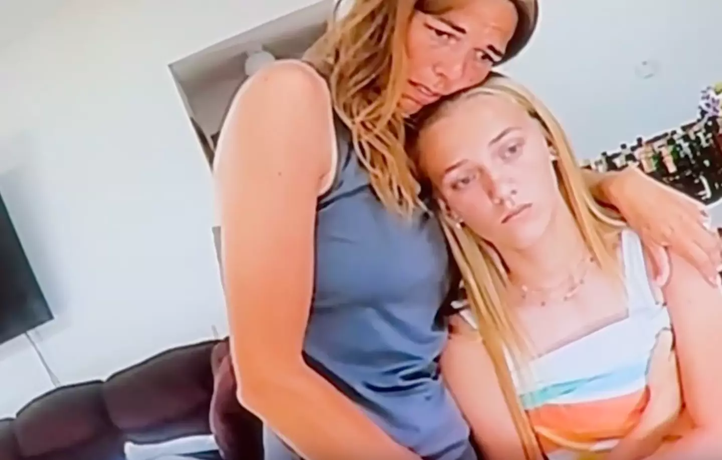 A body language expert has analysed the chilling bodycam clip (Netflix)