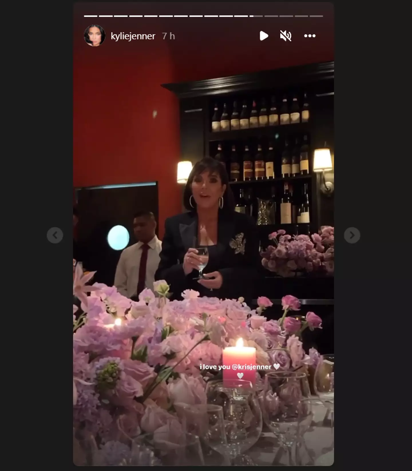 Kris debuted her new look on Instagram before arriving at the event (