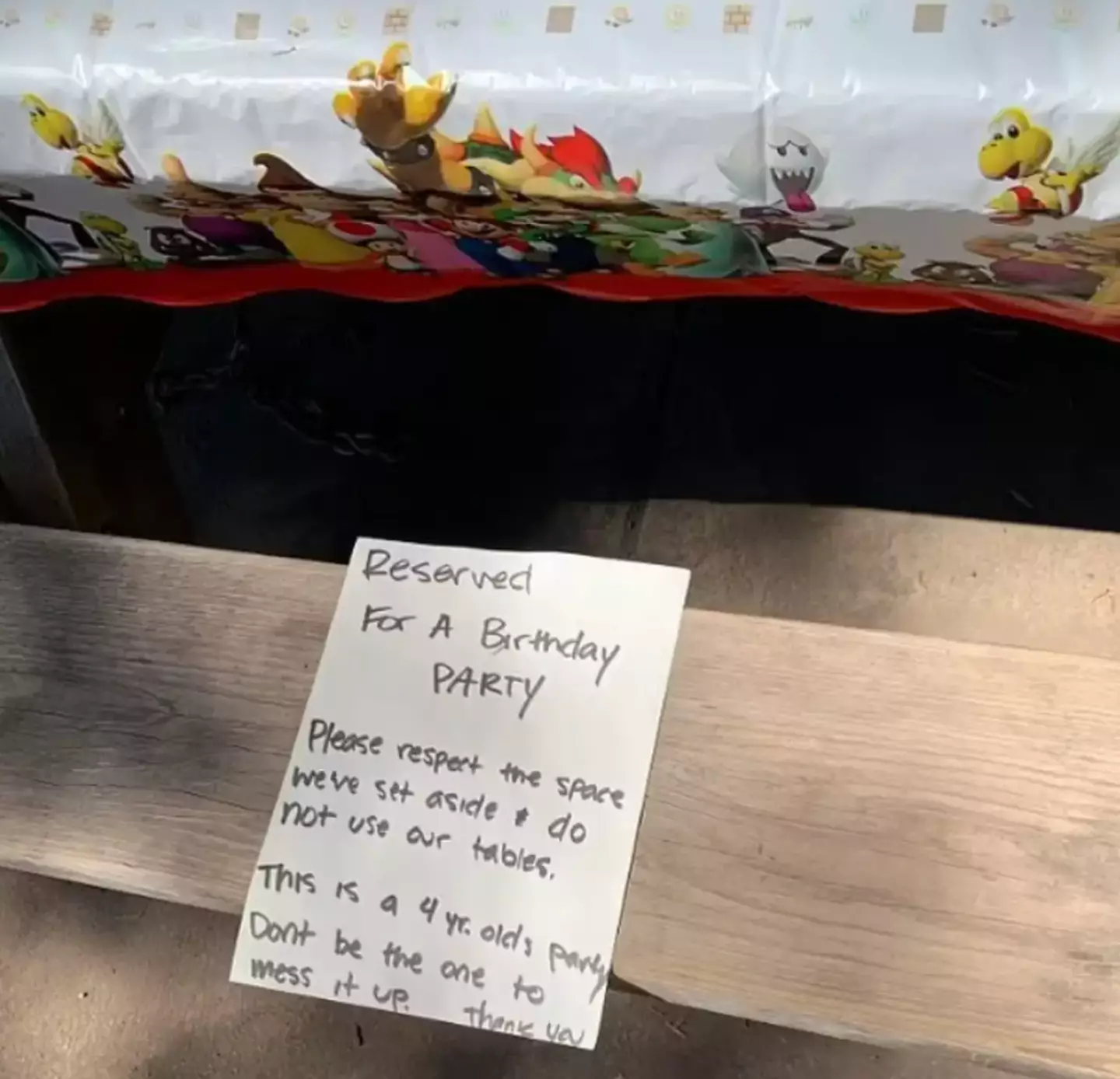 The Redditor shared a picture of the note.