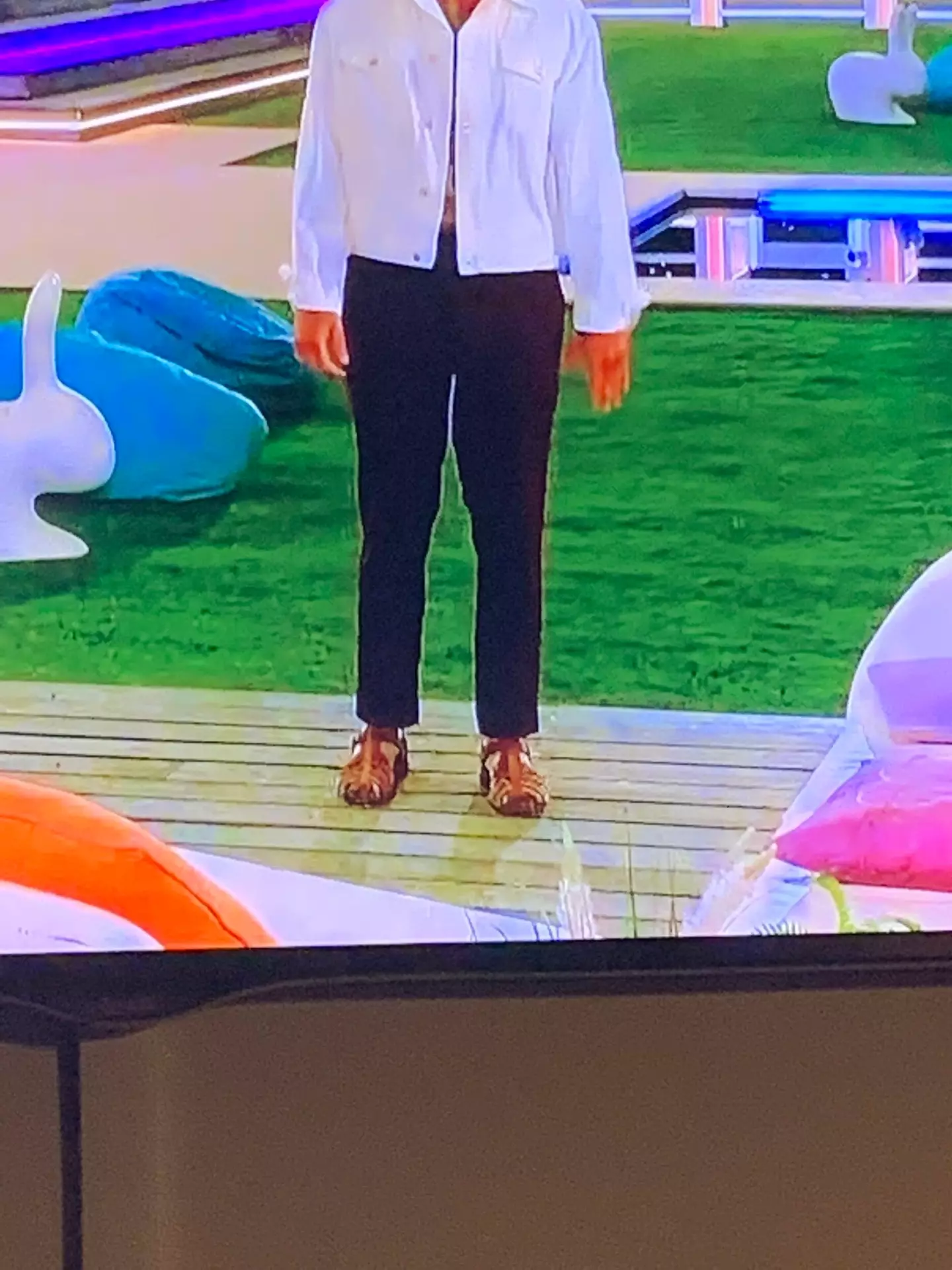 Brett served up a socks and sandals look in Monday's episode (