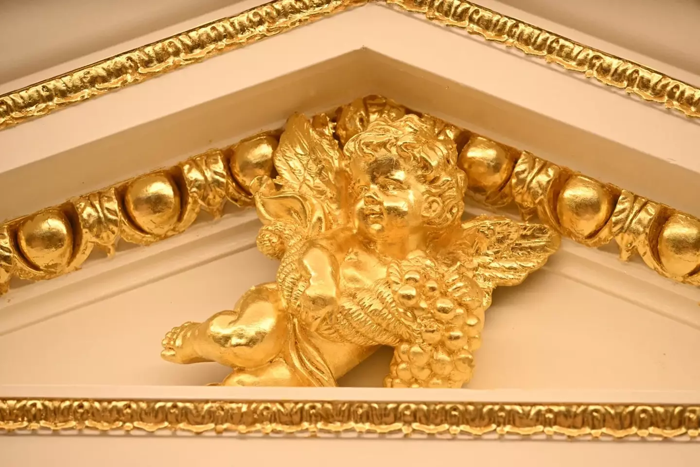 More gold has been plied into the Oval Office (JIM WATSON/AFP via Getty Images)