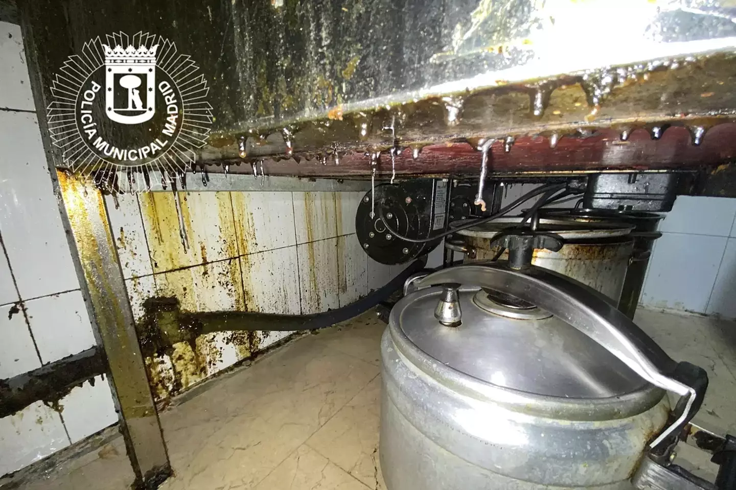 Jin Gu in central Madrid, Spain, was raided by police (Policia Municipal de Madrid)