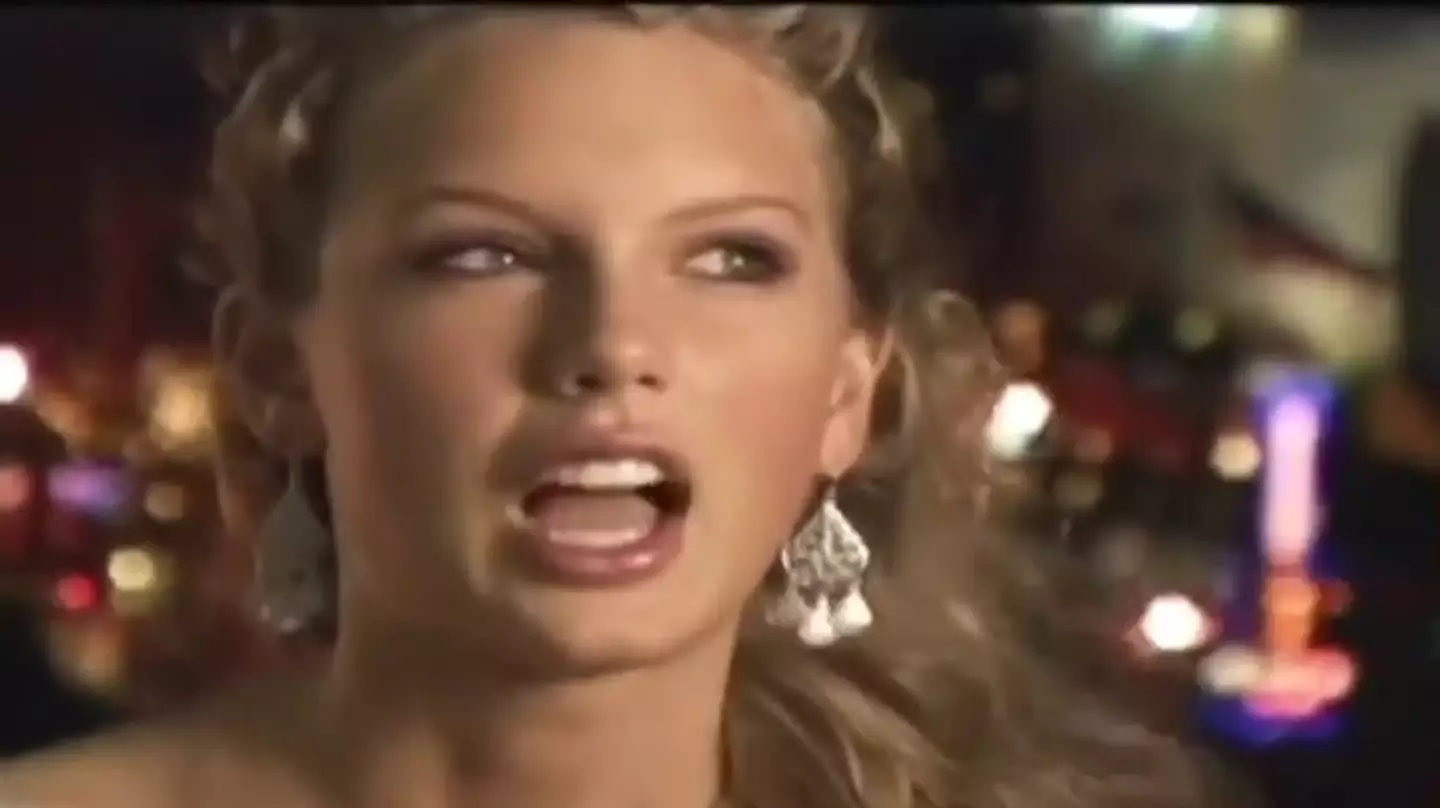 Taylor Swift fans baffled after spotting extremely rogue detail in throwback video of her