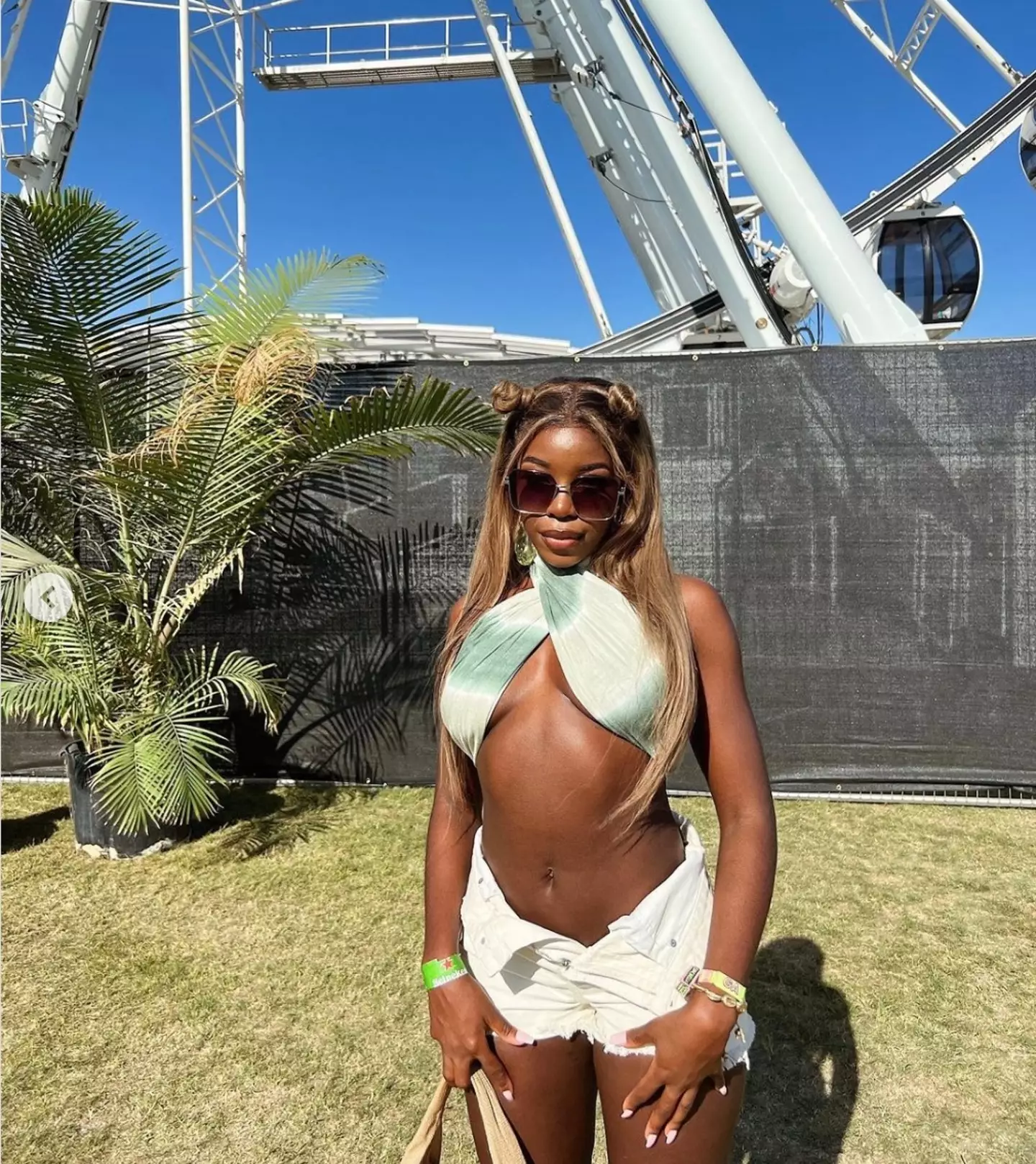 Kaz Kamwi was also seen rocking the tummy-baring trend in California over the weekend (Instagram @kazkamwi).