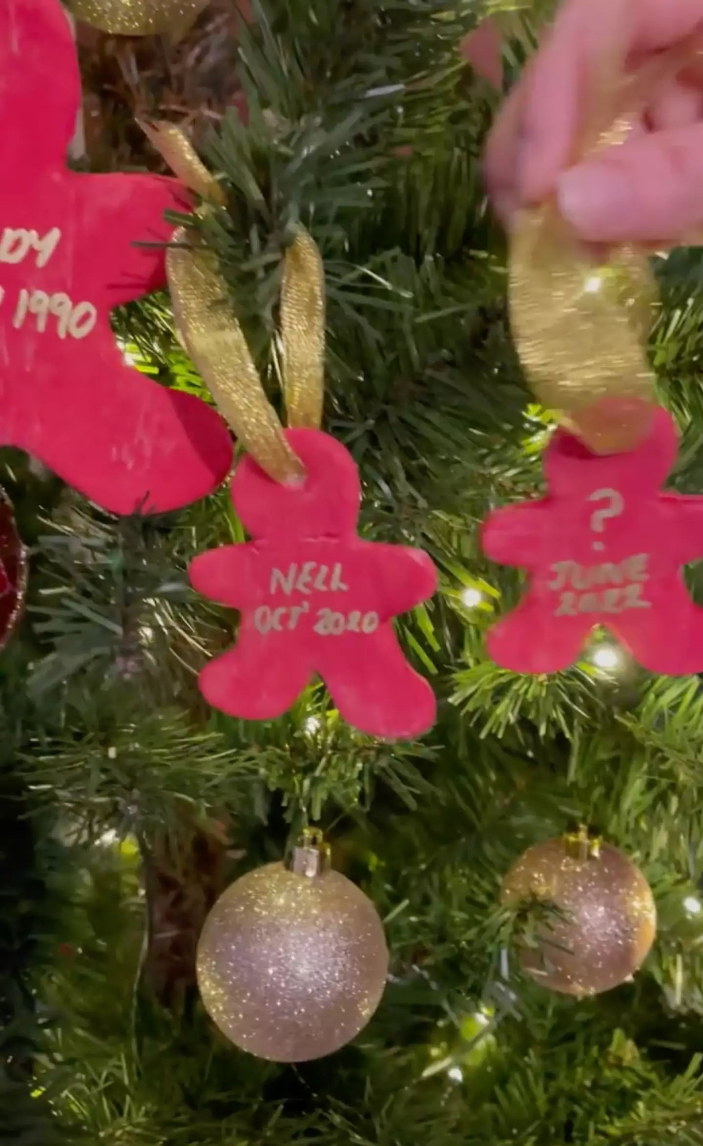 In the adorable clip, the family can be seen making homemade Christmas decorations for their tree (