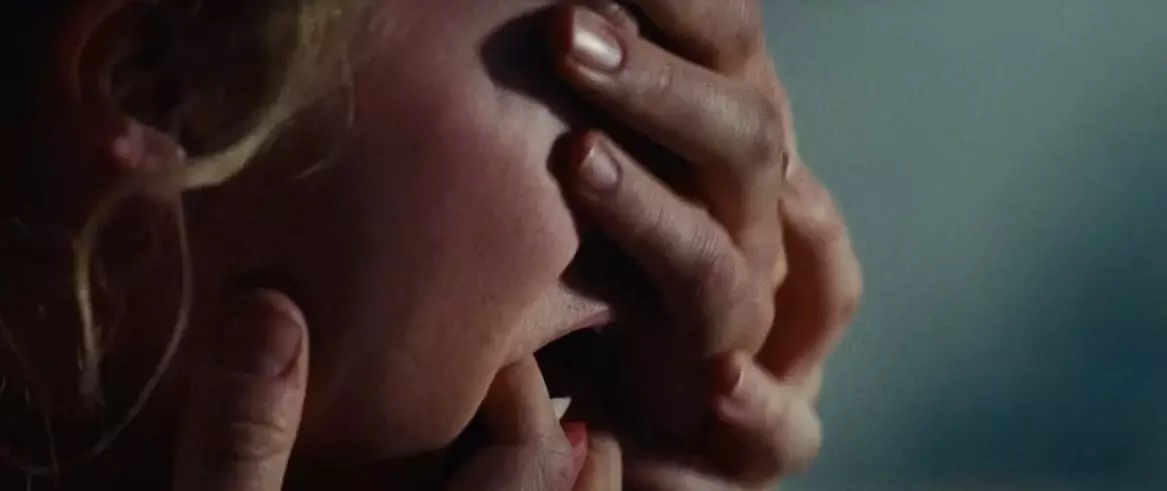 A sexpert has explained the psychology behind the finger sucking kink (Warner Bros.)