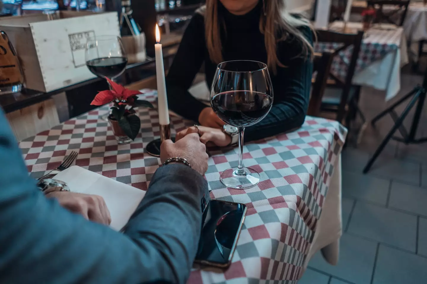 People are debating whether men or women should pay on dates (
