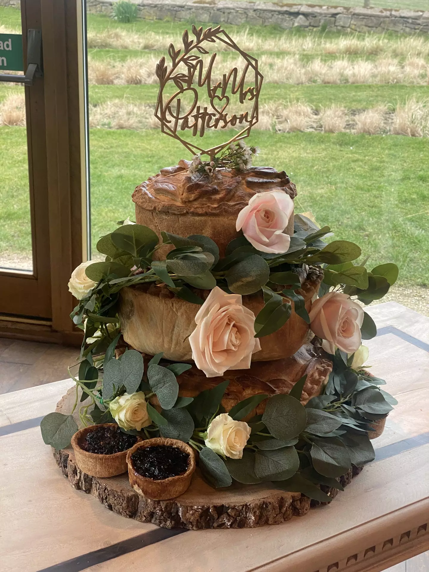 The couple chose a unique wedding cake (
