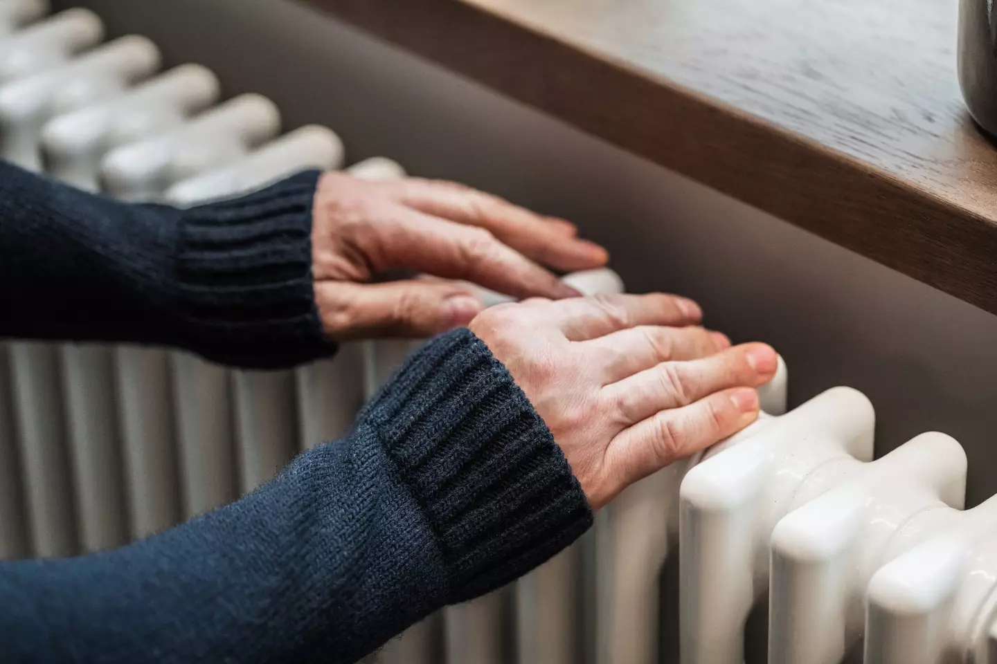 What it actually means if one of your fingers turns white when it's cold