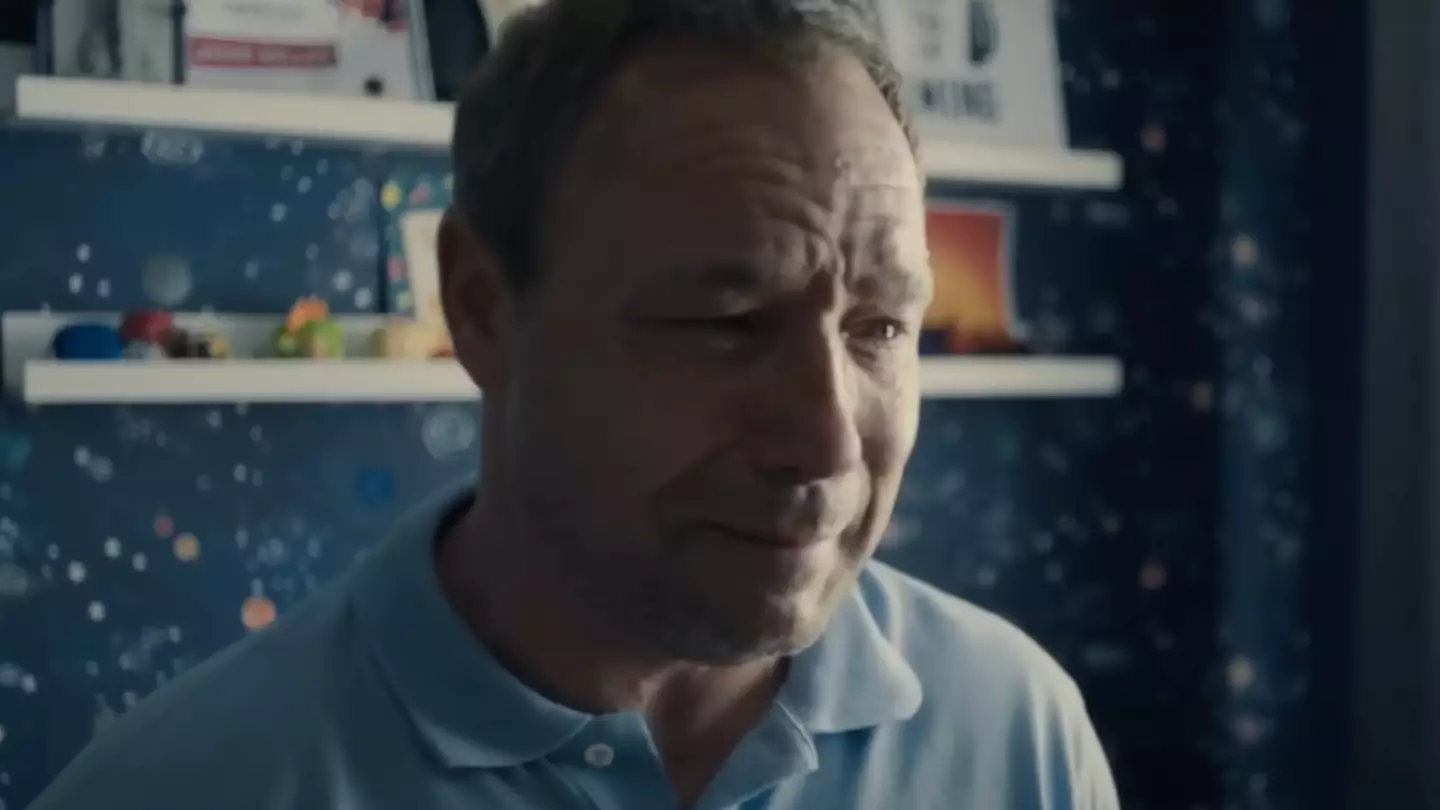 Psychologist explains hidden meaning behind Jamie’s book shelf in final scene of Adolescence