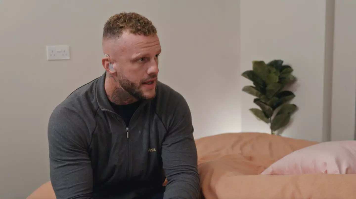 Channel 4 viewers reckon Ross 'put Sacha on mute' by closing his eyes (Channel 4)
