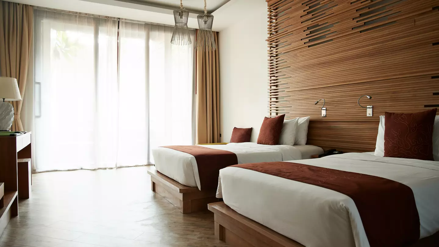 Woman who noticed ‘weird smell’ in hotel room makes terrifying discovery under the bed