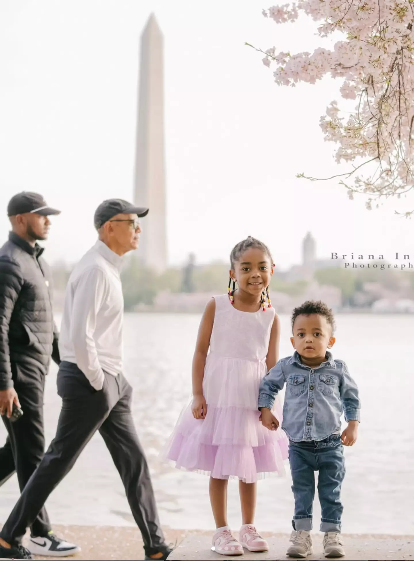 Barack wandered into the cute family photoshoot (Instagram/brianainellphotography)