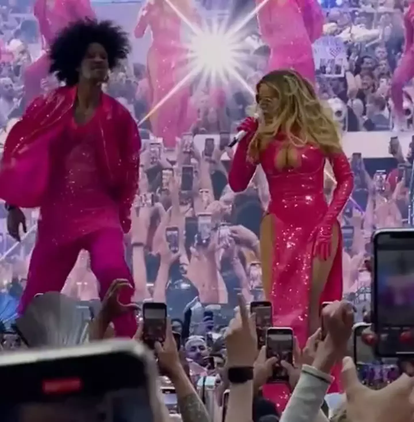 Beyonce narrowly missed a mid-performance wardrobe malfunction.