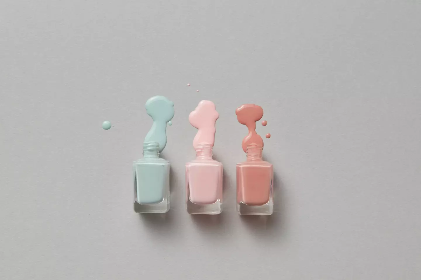 The woman clearly wanted to arrive at her destination with a fresh set.