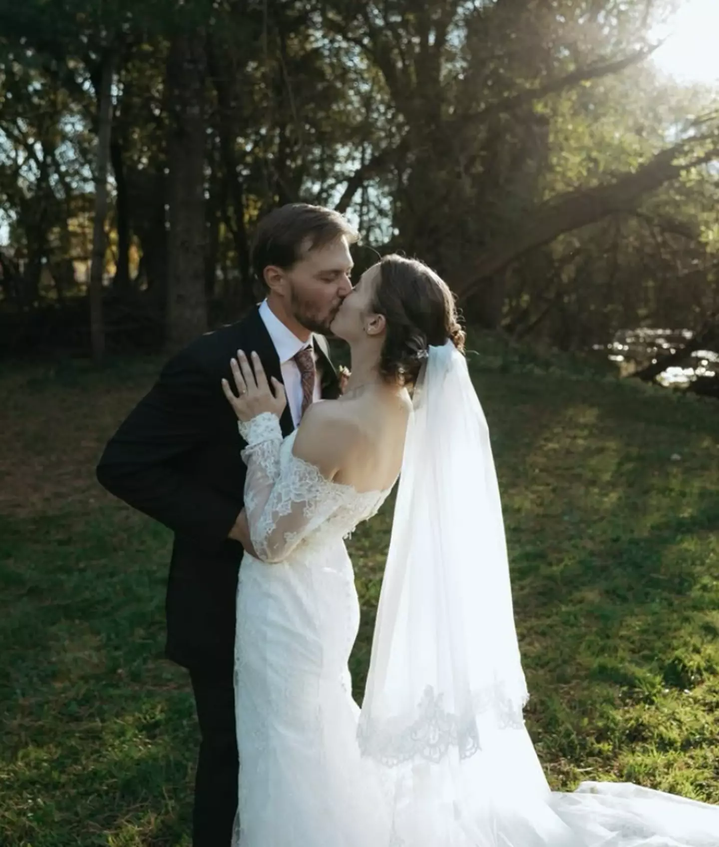 She rarely wears makeup and wanted to look 'like herself' on her big day (Instagram/@maddy.rae.photography)