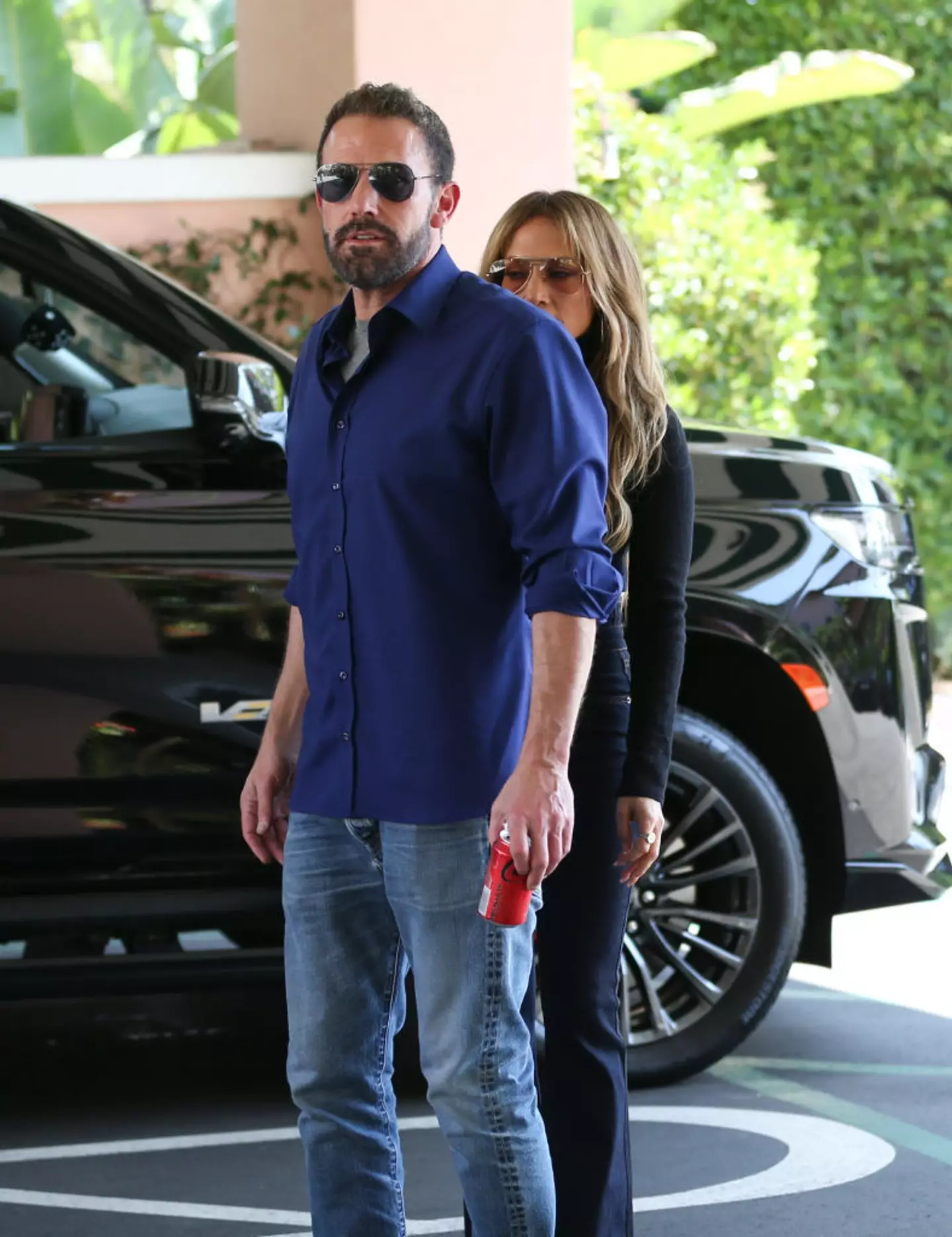 A body language expert says it's significant that J.Lo is behind Ben Affleck (Bellocqimages/Bauer-Griffin/GC Images)
