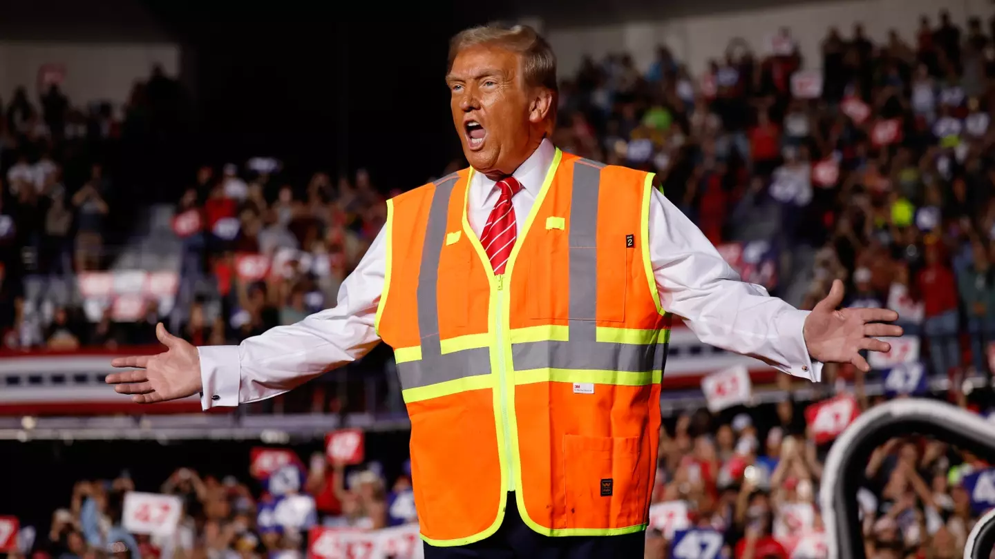 Trump fuels outrage with bizarre comparison between Sydney Sweeney and ‘no longer hot’ Taylor Swift as people voice major concern