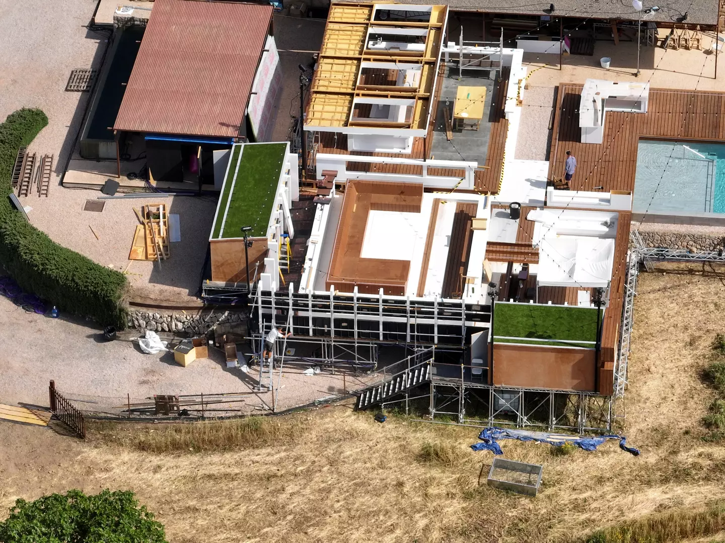 Fans are hoping for a balcony and grass.