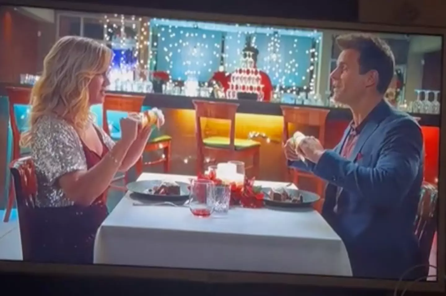 These Americans clearly don't know how crackers work.