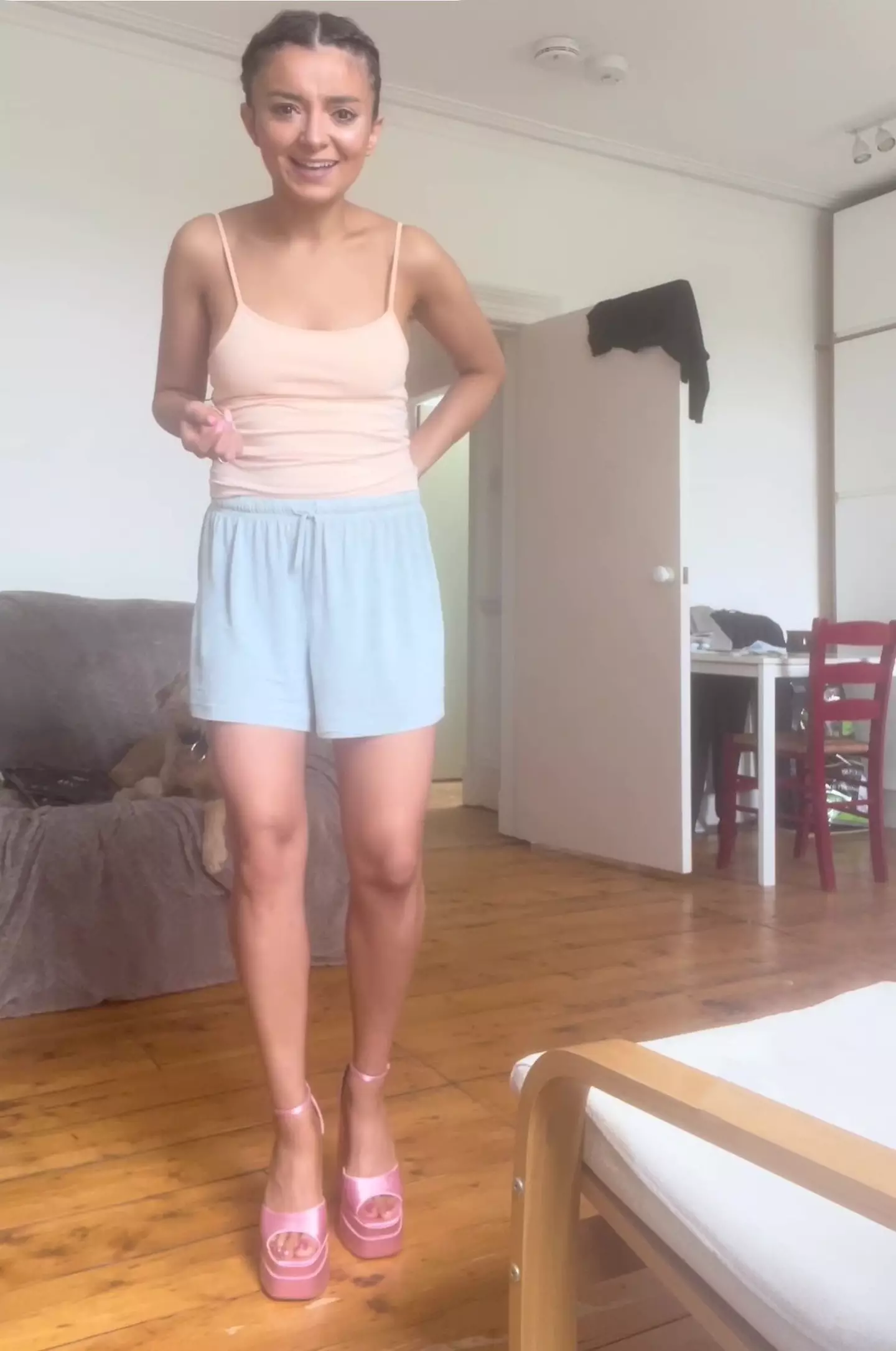 Yasmine now wears high heels to be able to walk.