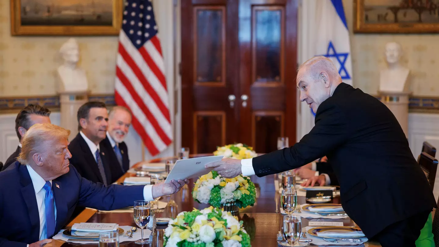 Israeli prime minister gives surprising letter to Donald Trump during meeting
