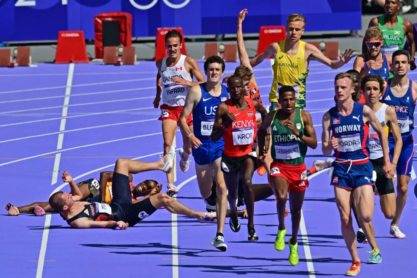 Team GB's George Mills fell over during the men's 5000m race. (MARTIN BERNETTI/AFP via Getty Images)