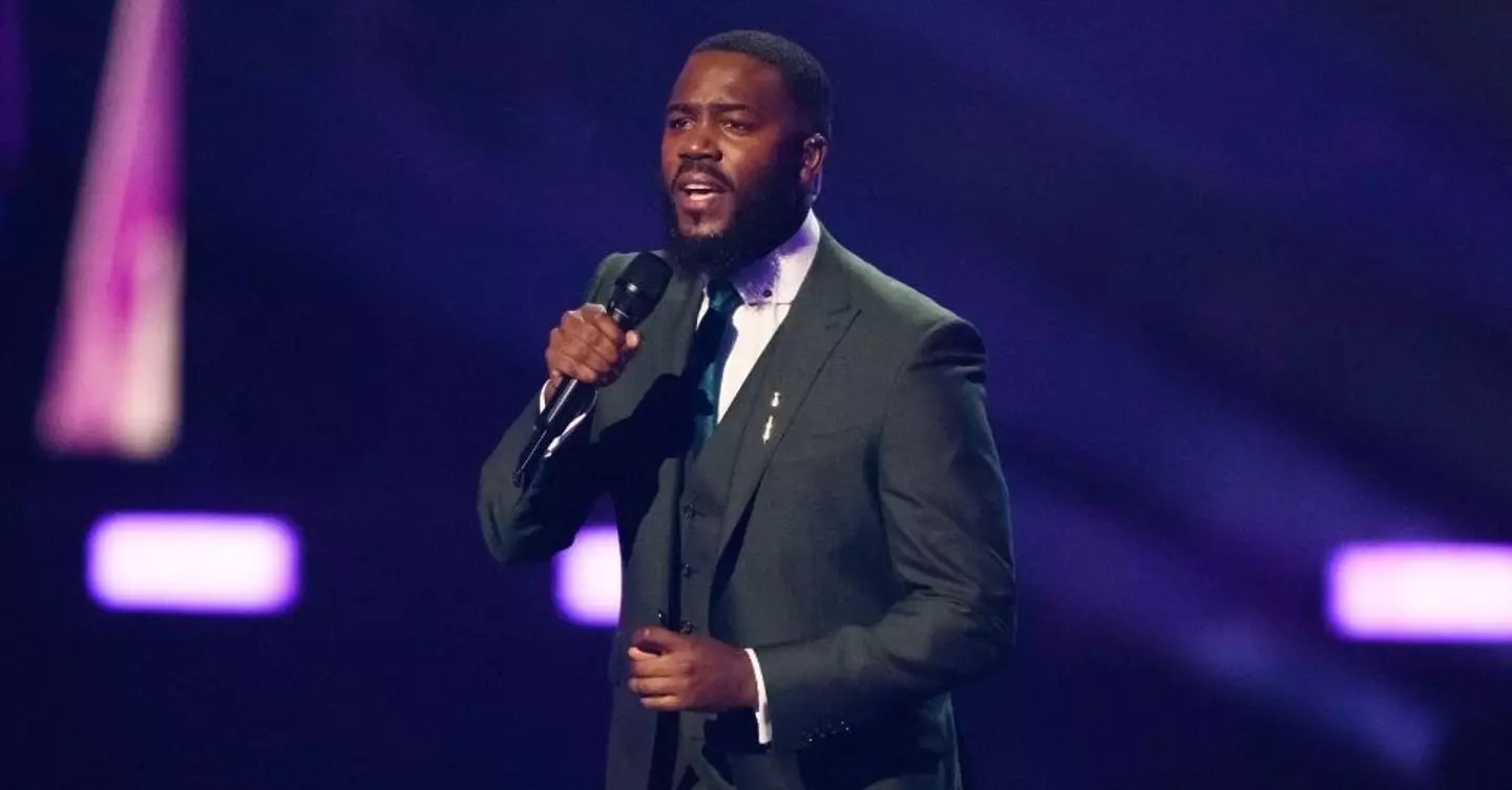 Mo had the crowd in stitches. (