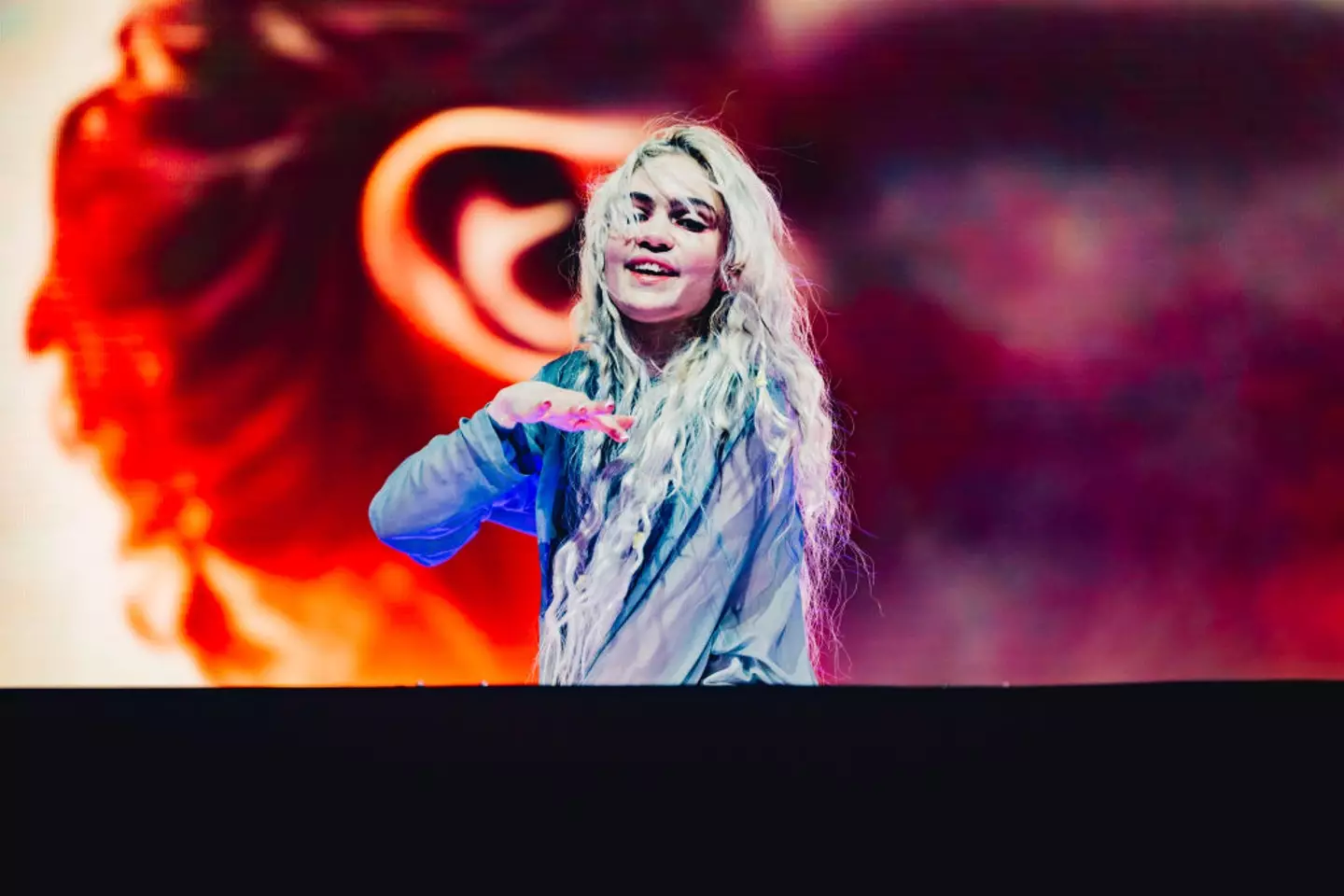 Grimes has issued an apology following her 'disaster' Coachella set.