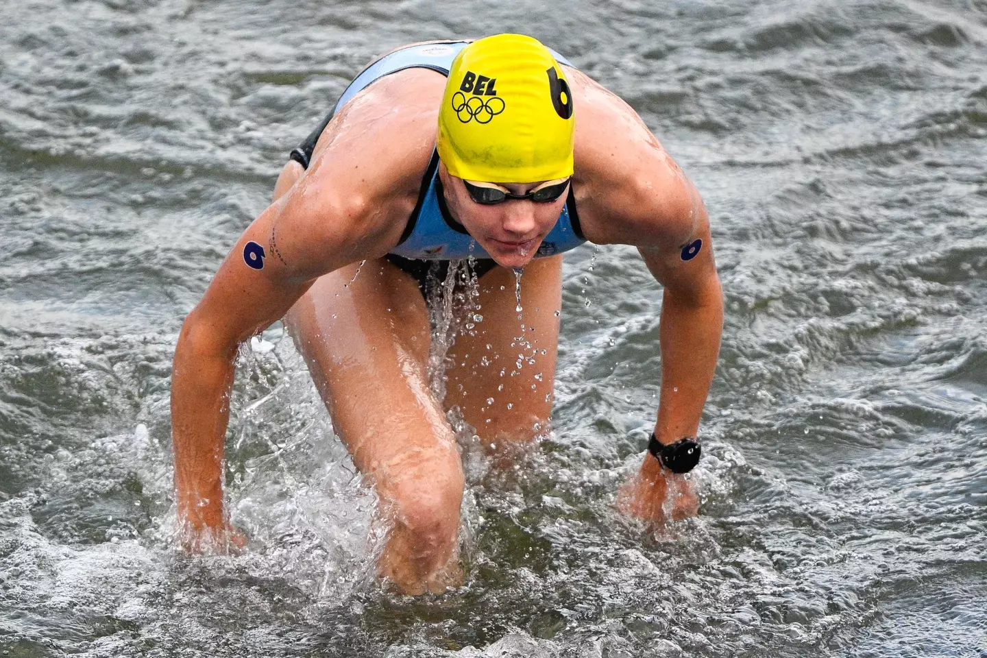 Jolien Vermeylen emerging from the River Seine. (JASPER JACOBS/BELGA MAG/AFP via Getty Images)