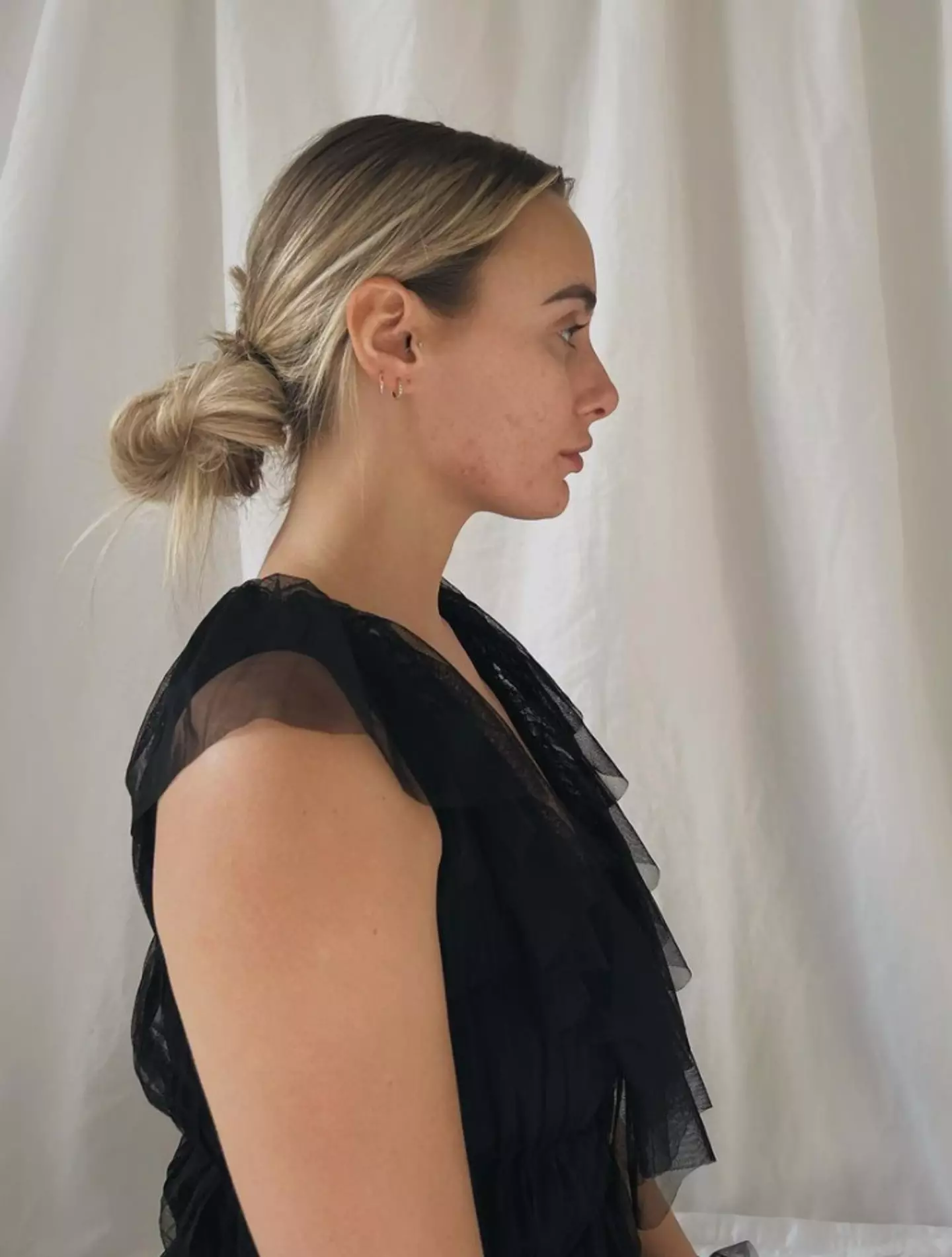 Millie showed off her skin texture in a make-up free snap (