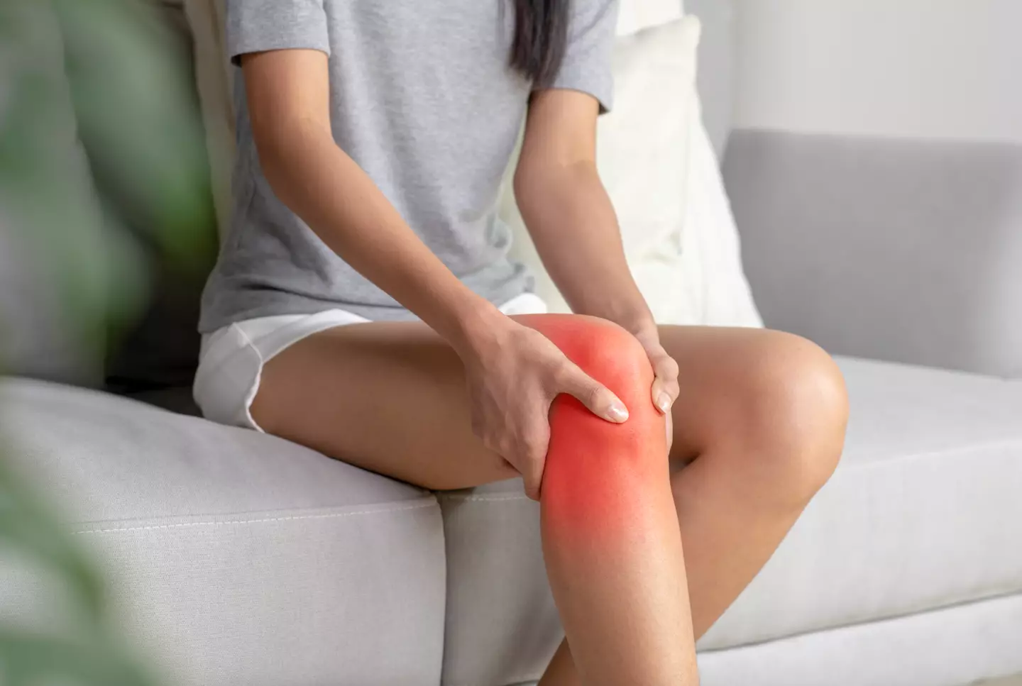 A doctor has issued a message for anyone who gets 'clicking knees' (Getty Stock Images)