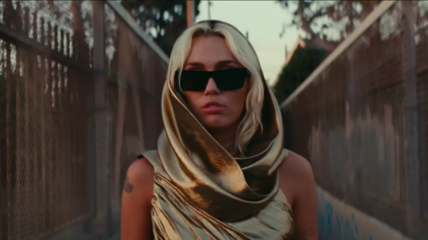 Miley Cyrus finally breaks silence on rumoured Jennifer Lawrence 'feud'