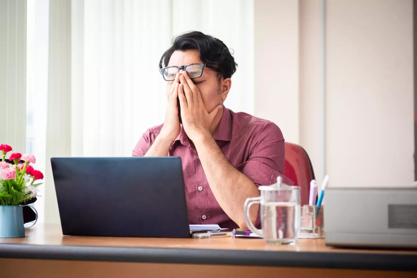 'Quiet cracking' is the latest work trend (Getty Stock Photo)