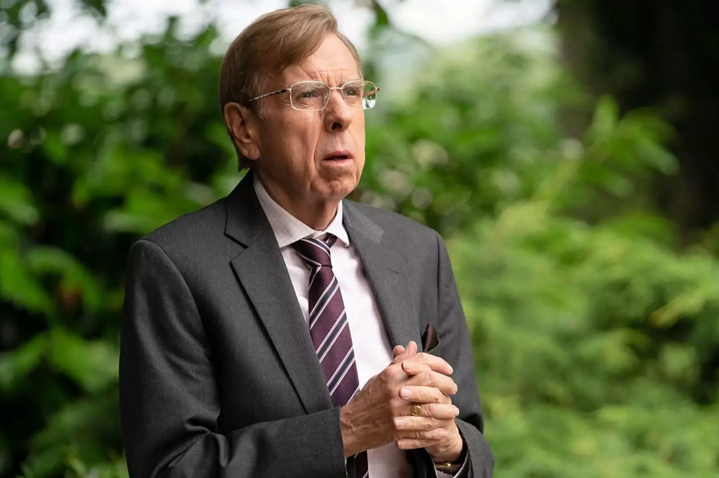 Timothy Spall as Peter Farquhar.