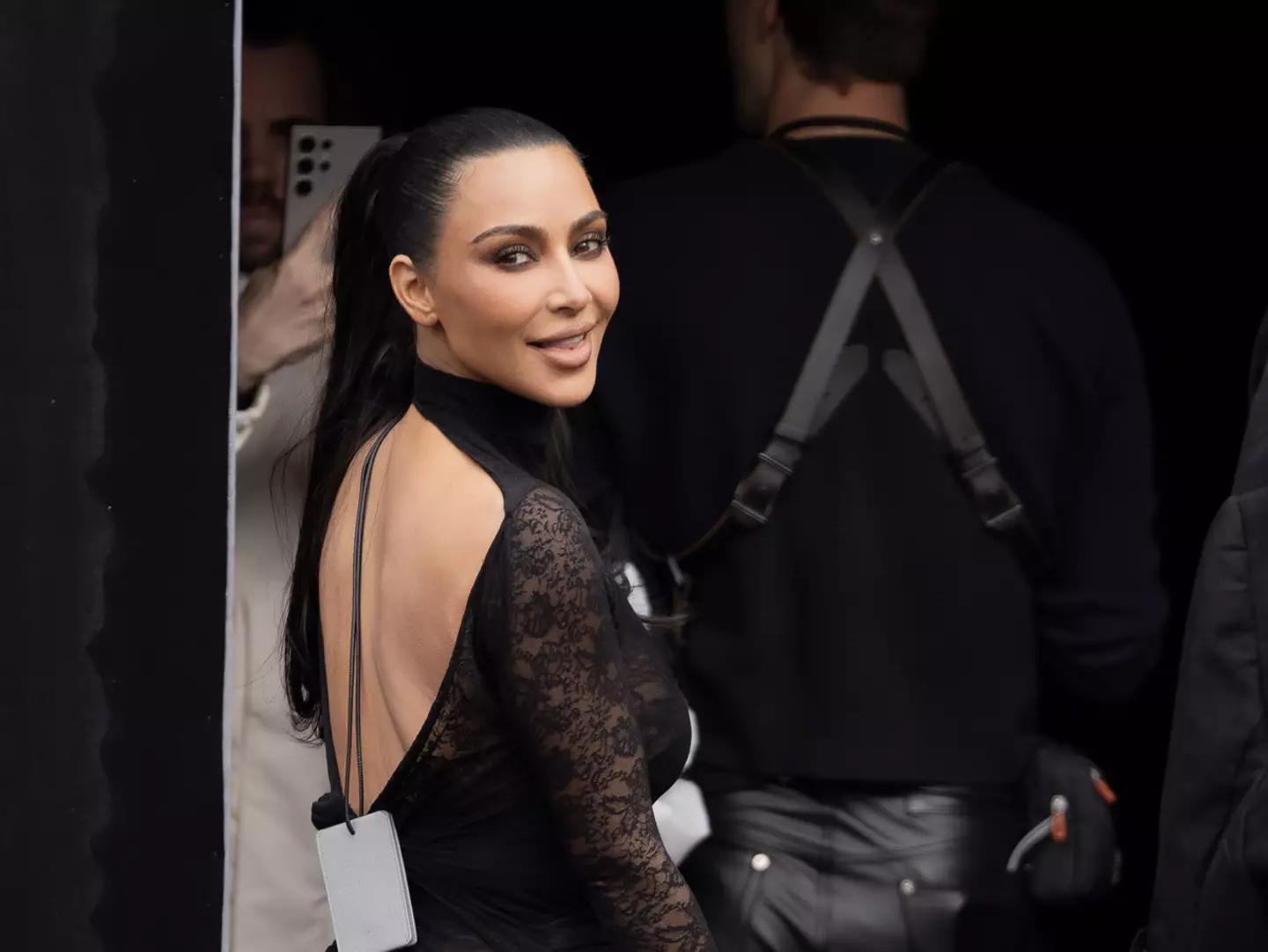 Kim Kardashian left the tags on her dress during Paris Fashion Week.