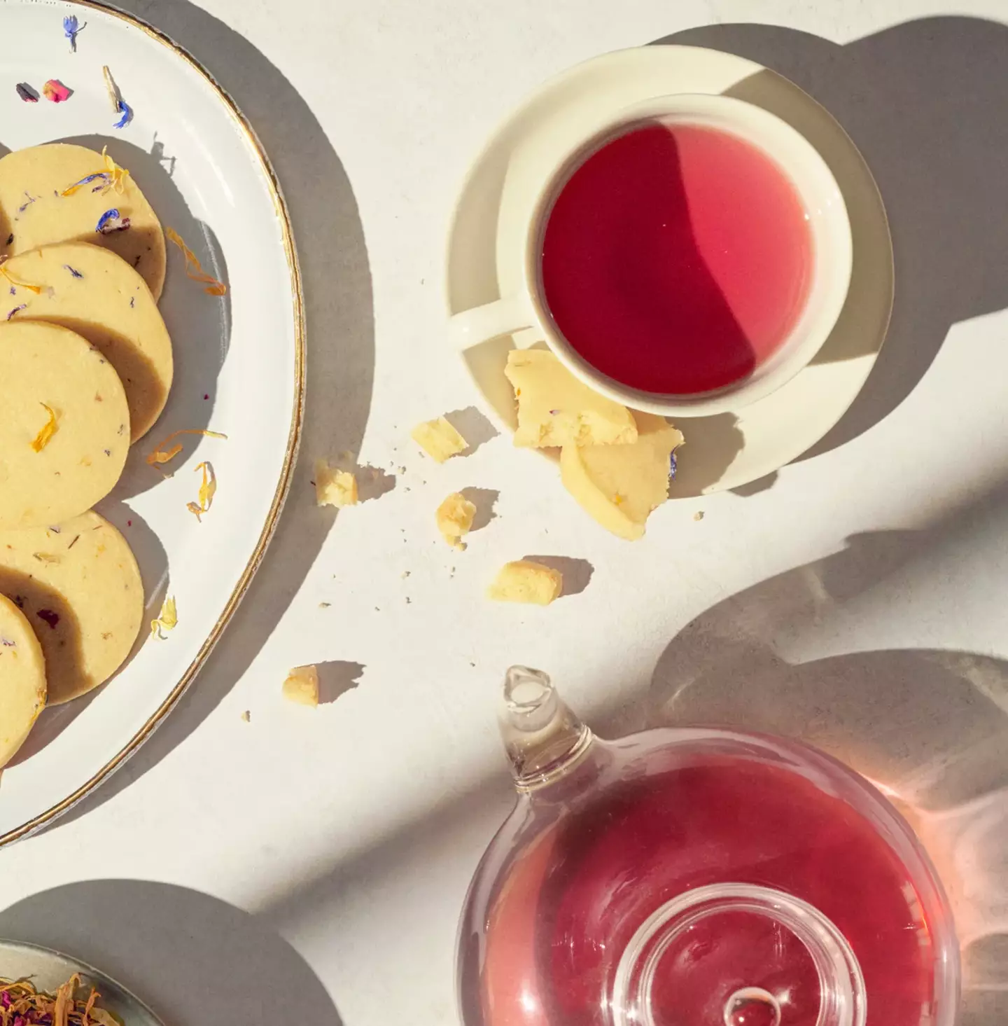 Meghan recommends brewing 'with the warmth of the sun' and serving over ice with a touch of honey for a 'sip of nostalgia' (As Ever)