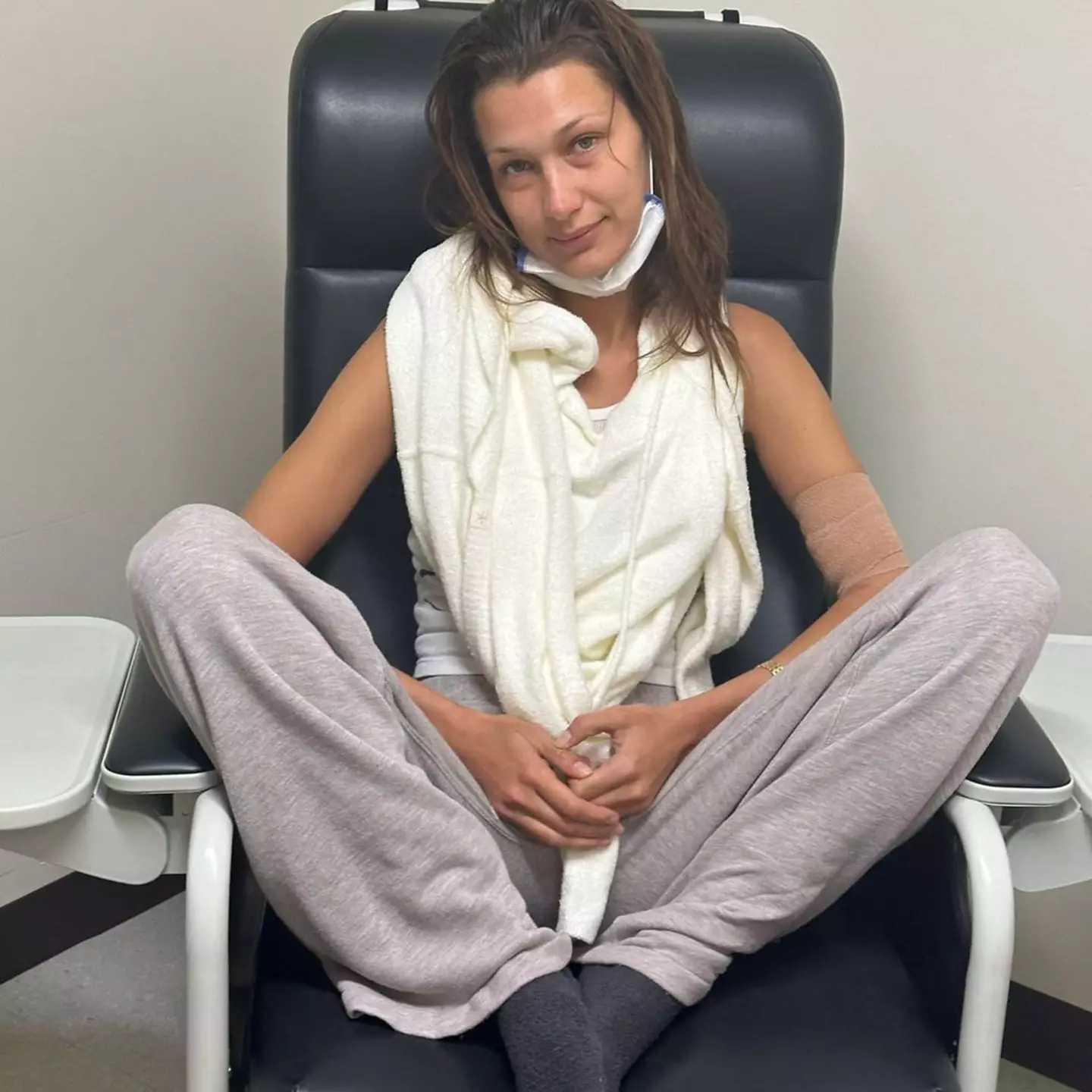 Bella Hadid revealed she was diagnosed with Lyme disease (Instagram/@bellahadid)