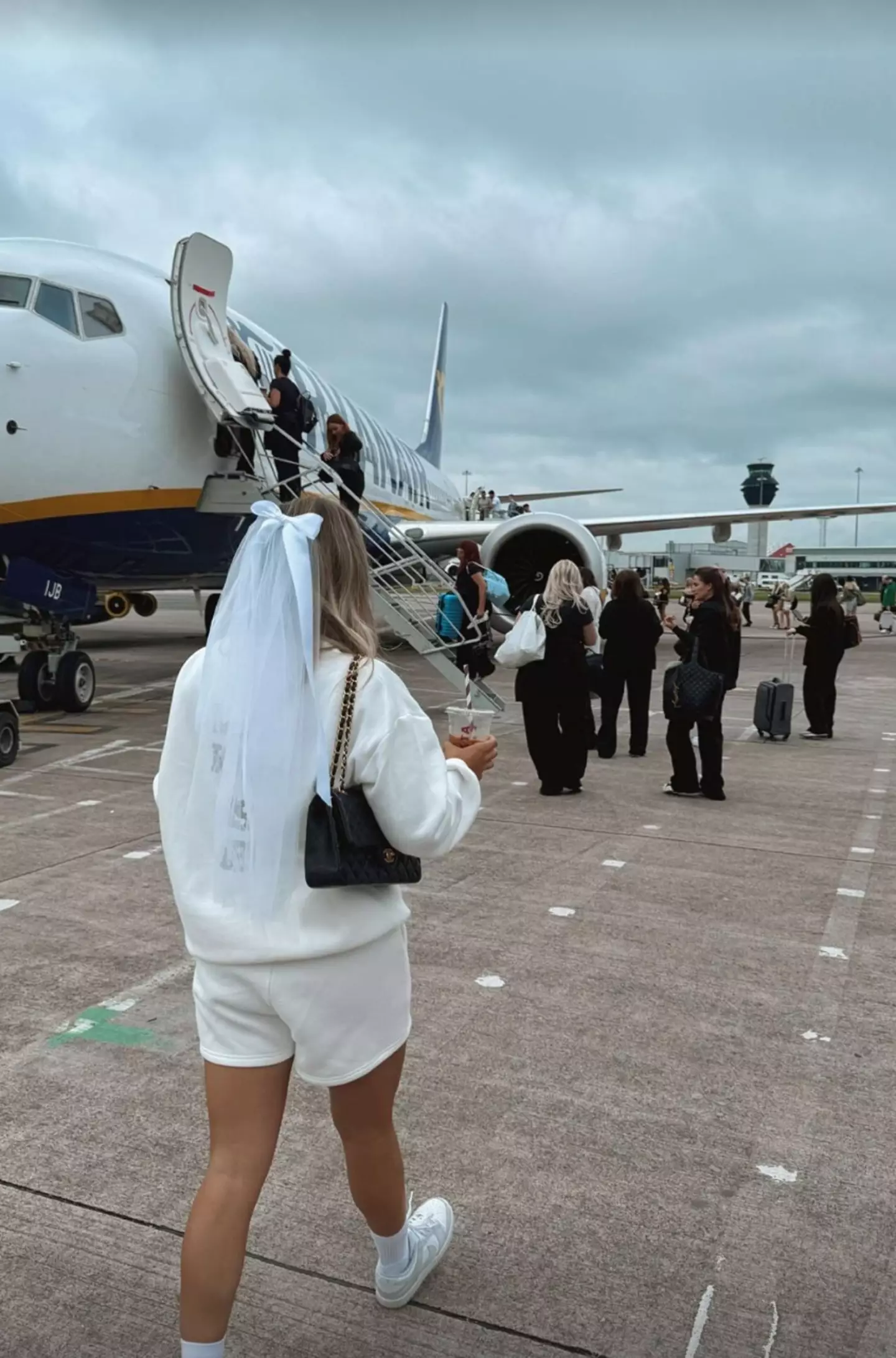 The Love Island star claims she can't win over her followers either way. (Instagram/@mollymae)