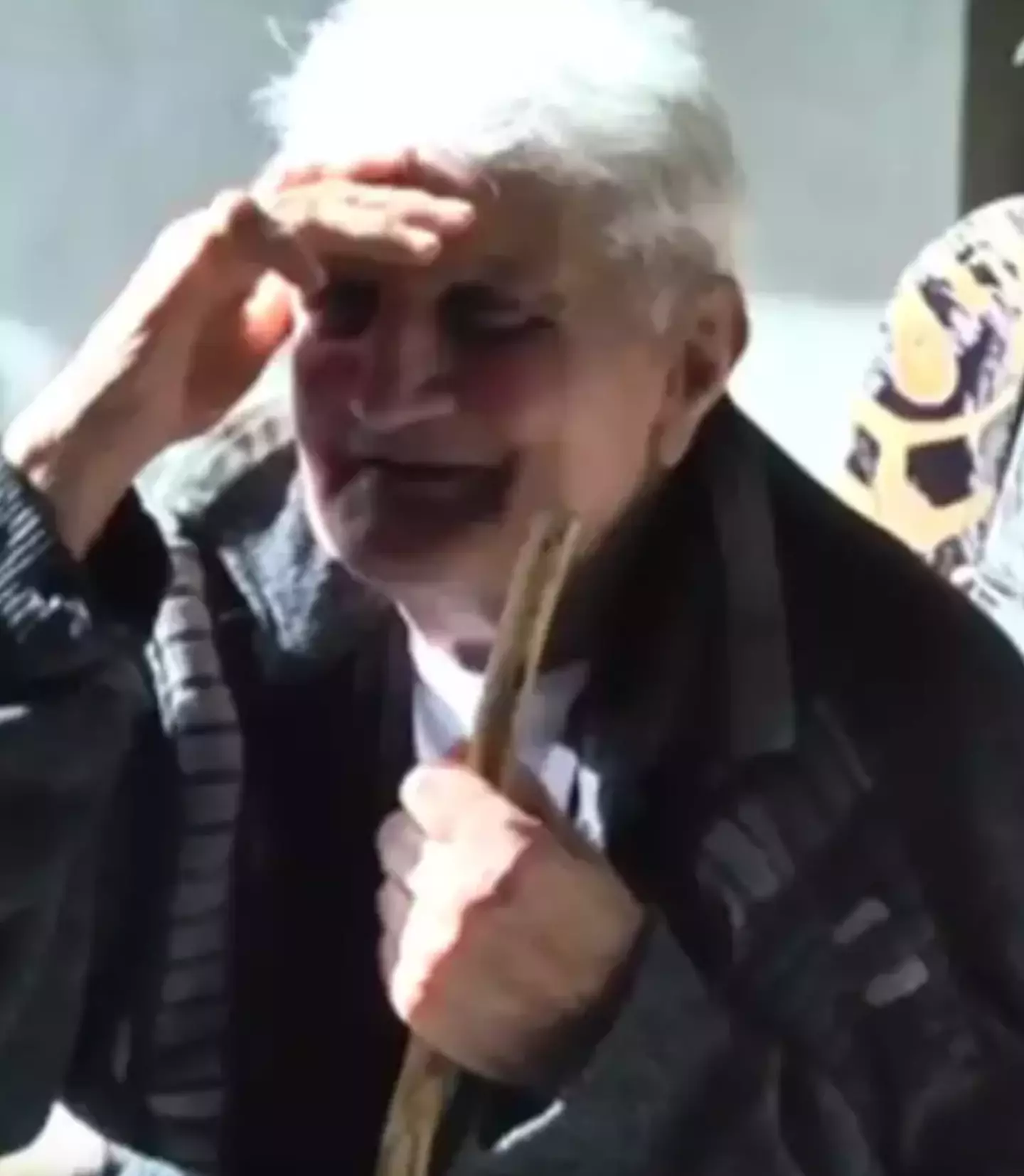 He returned wearing the exact same clothes. (Stirile ETV)